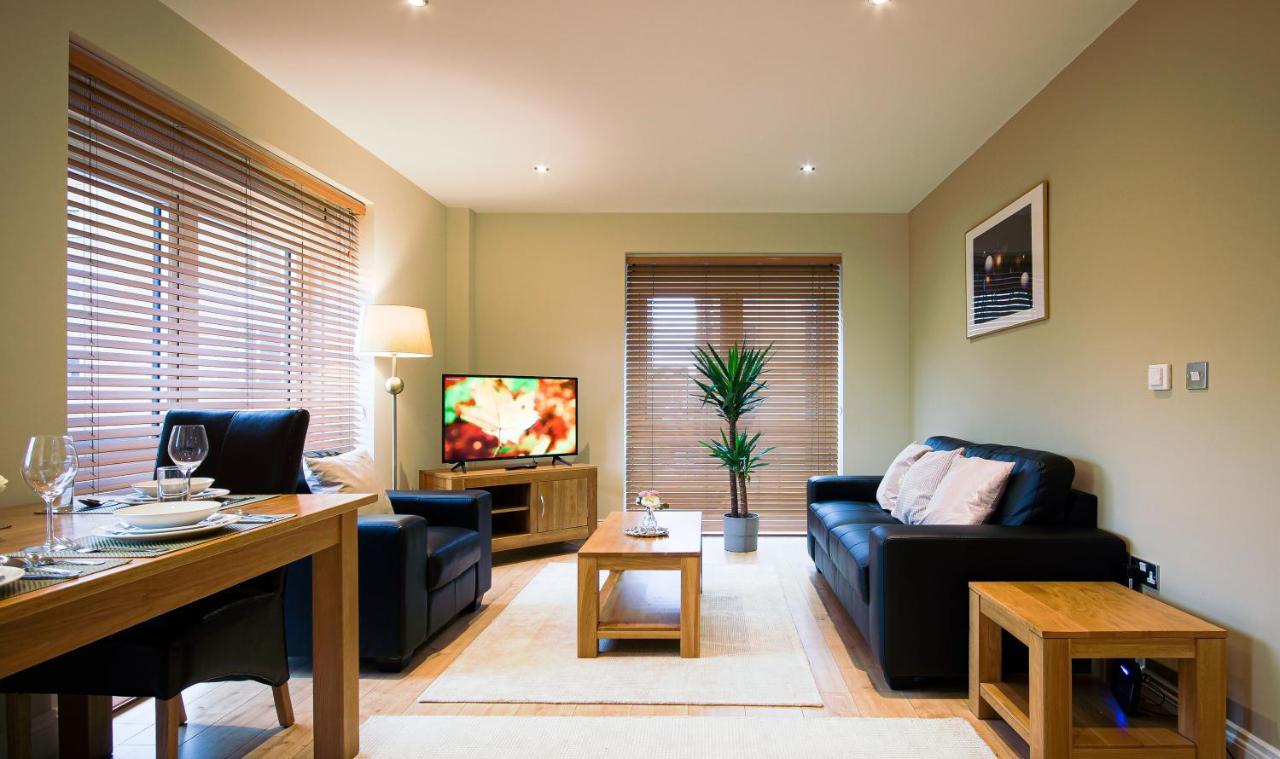 Superb City Center 1 Or 2 Bedroom Apts King Bed เซาธ์แธมป์ตัน ภายนอก รูปภาพ