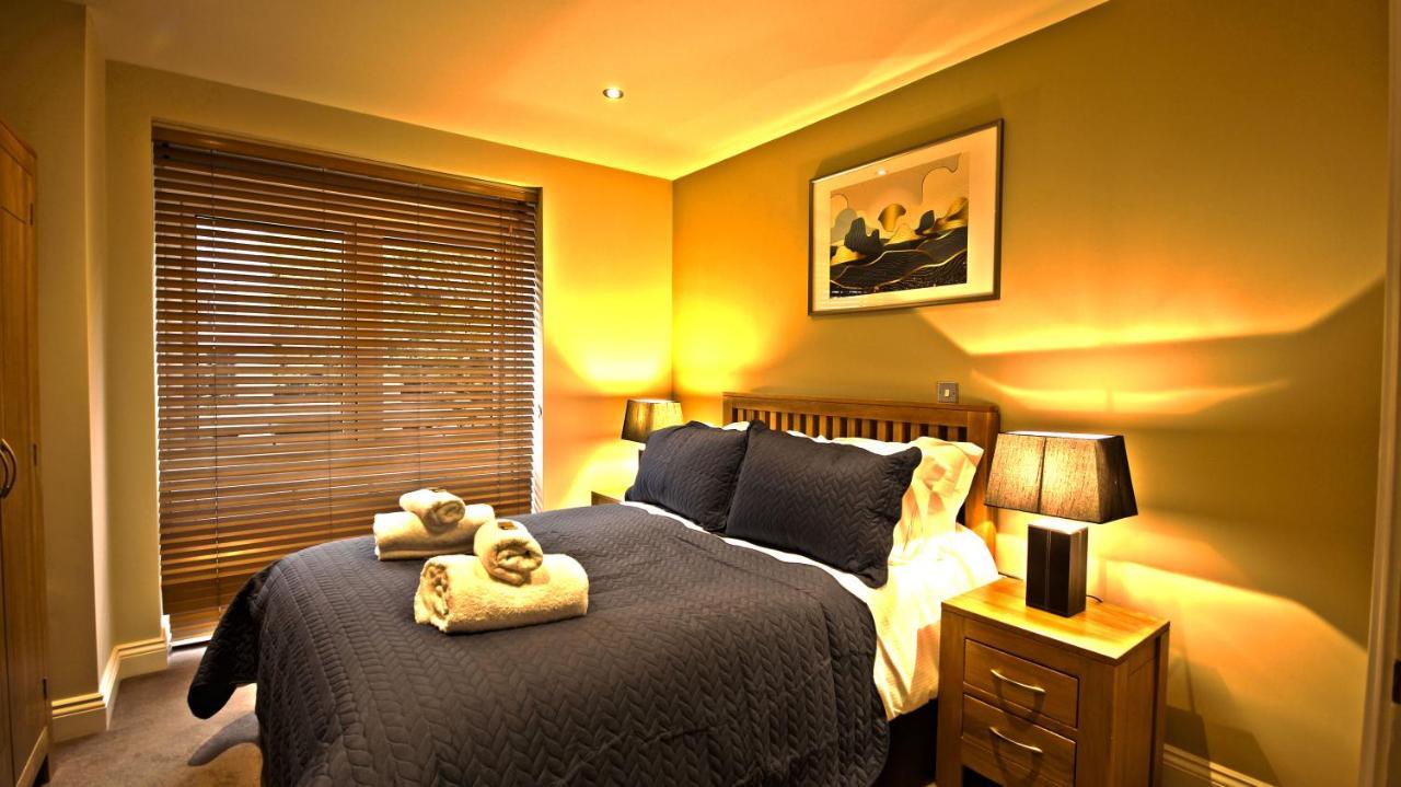 Superb City Center 1 Or 2 Bedroom Apts King Bed เซาธ์แธมป์ตัน ภายนอก รูปภาพ