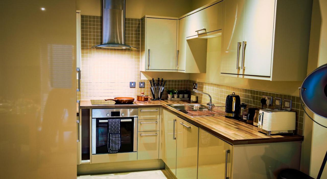 Superb City Center 1 Or 2 Bedroom Apts King Bed เซาธ์แธมป์ตัน ภายนอก รูปภาพ