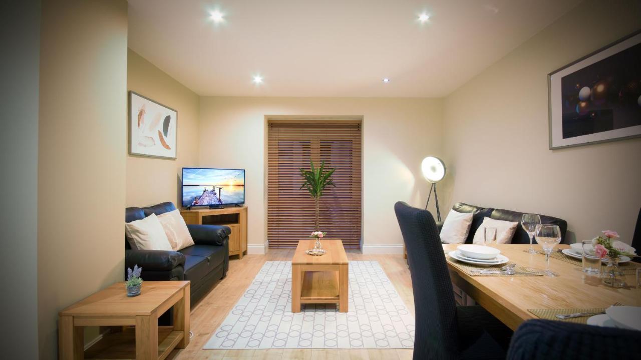 Superb City Center 1 Or 2 Bedroom Apts King Bed เซาธ์แธมป์ตัน ภายนอก รูปภาพ