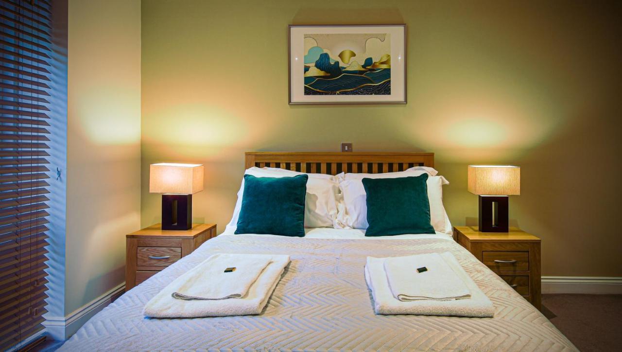 Superb City Center 1 Or 2 Bedroom Apts King Bed เซาธ์แธมป์ตัน ภายนอก รูปภาพ