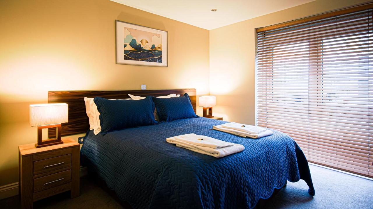 Superb City Center 1 Or 2 Bedroom Apts King Bed เซาธ์แธมป์ตัน ภายนอก รูปภาพ