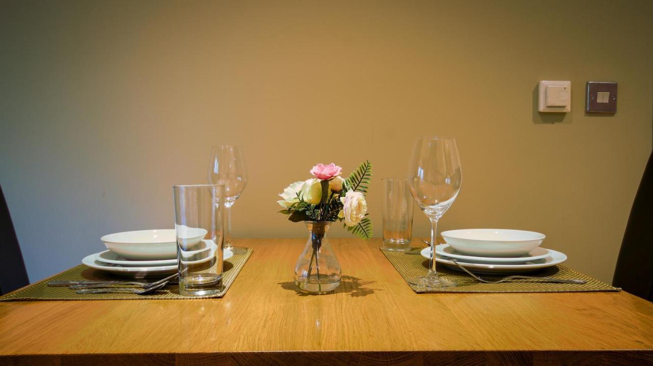 Superb City Center 1 Or 2 Bedroom Apts King Bed เซาธ์แธมป์ตัน ภายนอก รูปภาพ