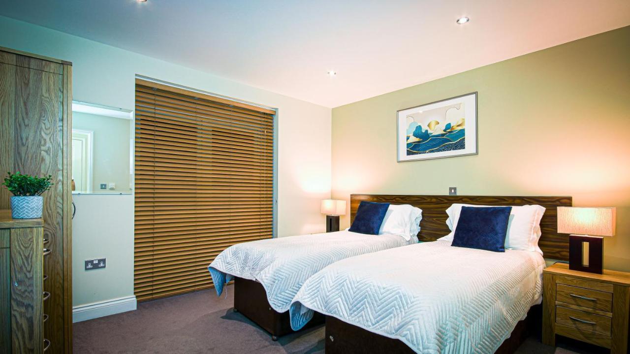 Superb City Center 1 Or 2 Bedroom Apts King Bed เซาธ์แธมป์ตัน ภายนอก รูปภาพ