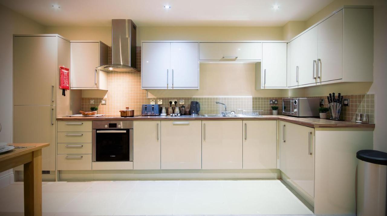 Superb City Center 1 Or 2 Bedroom Apts King Bed เซาธ์แธมป์ตัน ภายนอก รูปภาพ