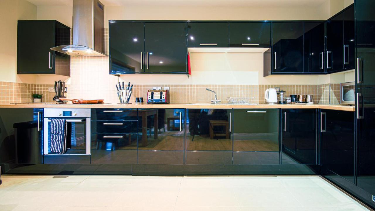 Superb City Center 1 Or 2 Bedroom Apts King Bed เซาธ์แธมป์ตัน ภายนอก รูปภาพ